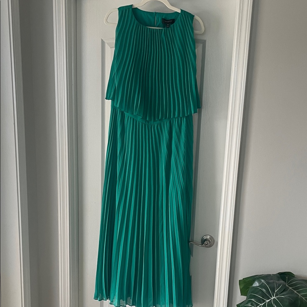 Banana Republic Elegant Green Pleated Maxi Dress